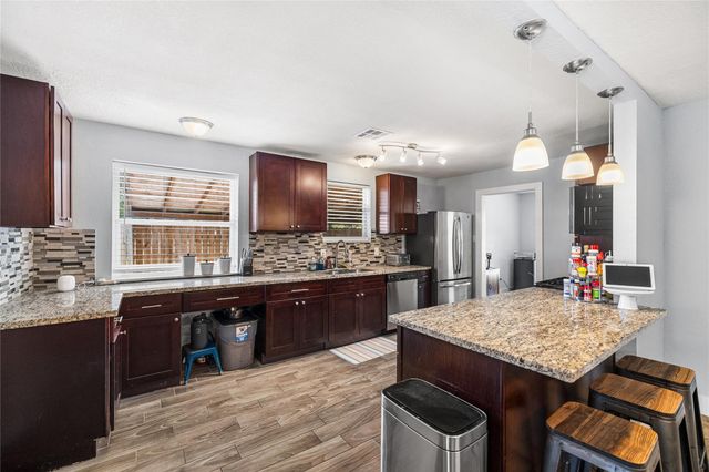 10906 Sagecrest Lane, Houston, TX 77089