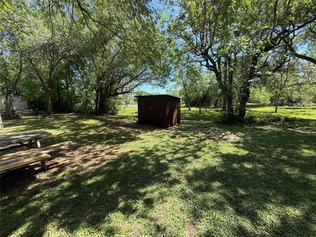 155 County Road 133, Alvin, TX 77511