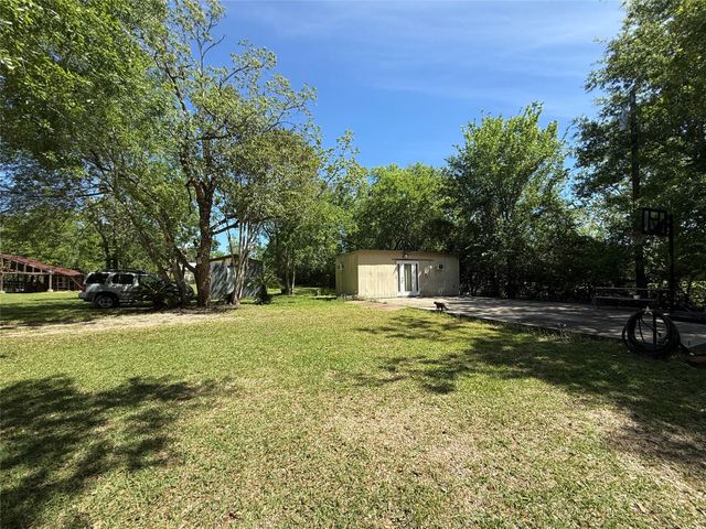 155 County Road 133, Alvin, TX 77511