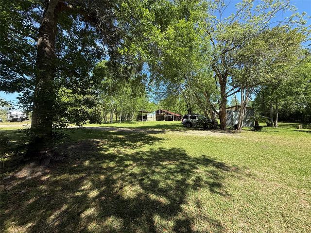 155 County Road 133, Alvin, TX 77511
