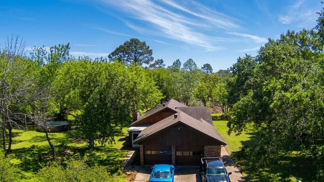 155 County Road 133, Alvin, TX 77511