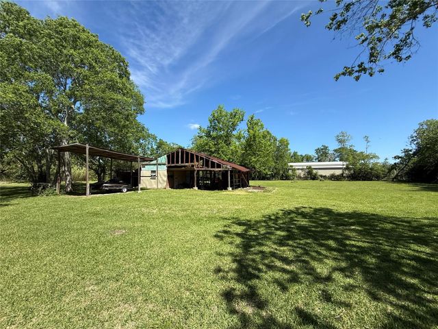 155 County Road 133, Alvin, TX 77511