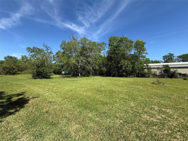 155 County Road 133, Alvin, TX 77511
