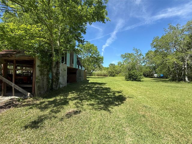 155 County Road 133, Alvin, TX 77511