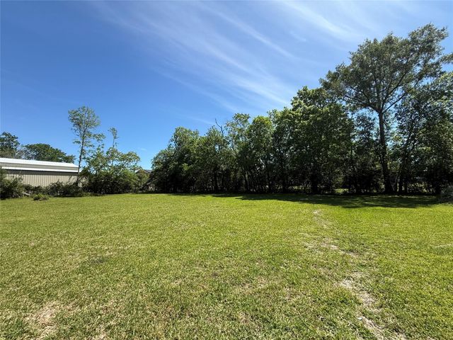 155 County Road 133, Alvin, TX 77511