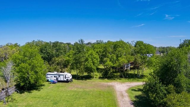 155 County Road 133, Alvin, TX 77511