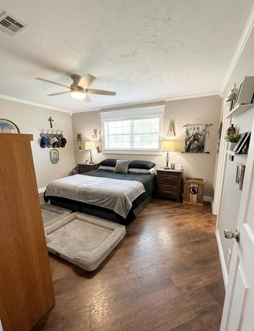 155 County Road 133, Alvin, TX 77511