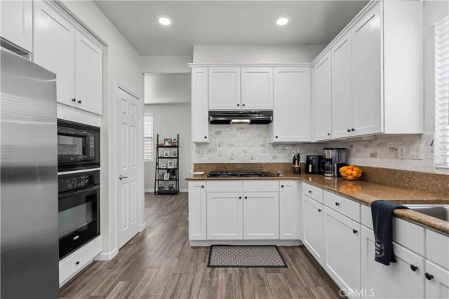 19904 Holly Drive, Saugus, CA 91350