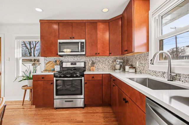 218 Sunset Lane, Munster, IN 46321