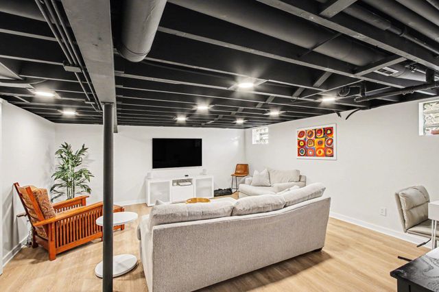 218 Sunset Lane, Munster, IN 46321