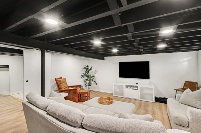 218 Sunset Lane, Munster, IN 46321