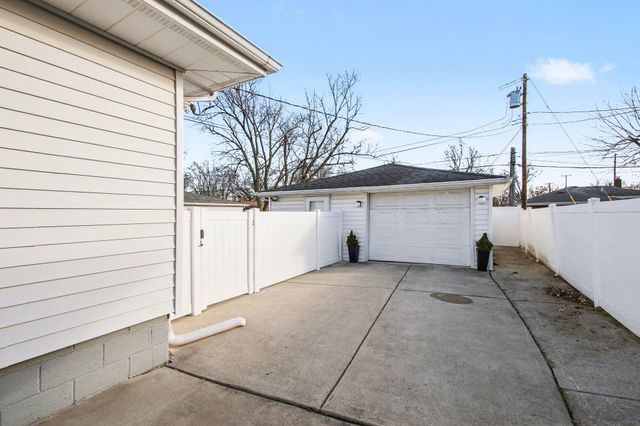 218 Sunset Lane, Munster, IN 46321