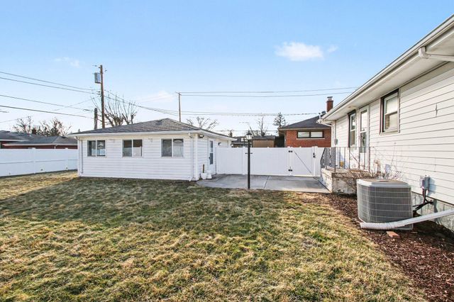 218 Sunset Lane, Munster, IN 46321