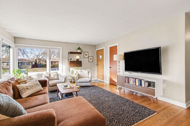 218 Sunset Lane, Munster, IN 46321