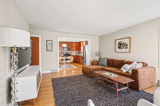 218 Sunset Lane, Munster, IN 46321