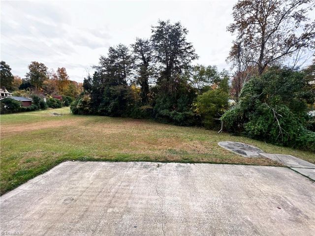 310 Woodlake Drive, Greensboro, NC 27406