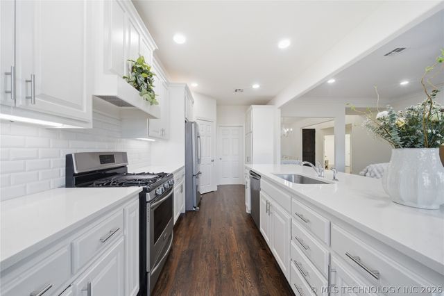 10917 S Sycamore Street, Jenks, OK 74037