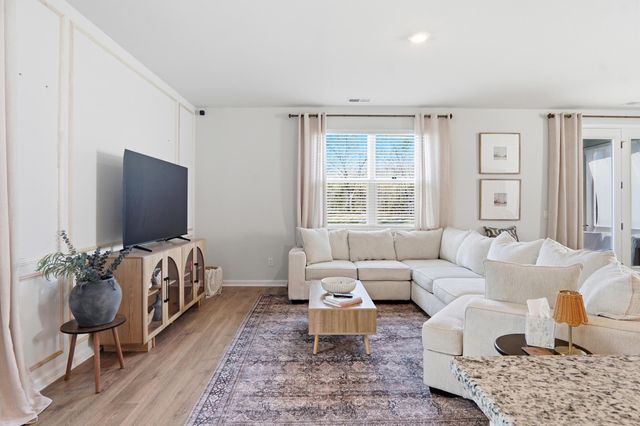 190 E Pinckney Street, Summerville, SC 29485