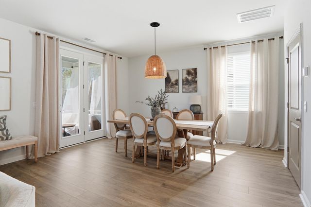 190 E Pinckney Street, Summerville, SC 29485