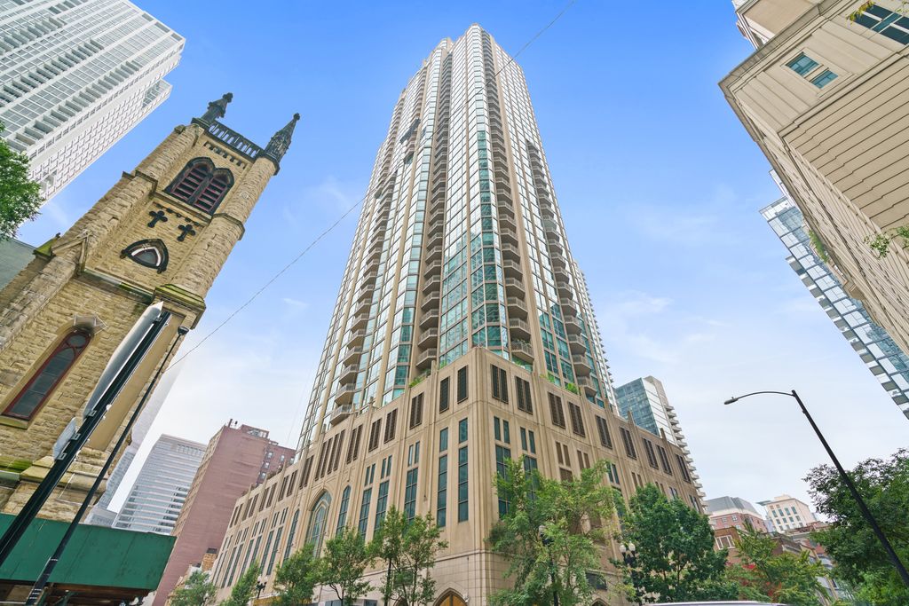 21 E HURON Street 2102, Chicago, IL 60611 — exterior