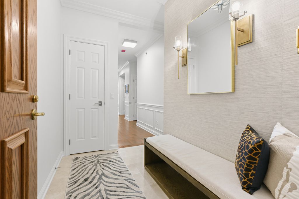 21 E HURON Street 2102, Chicago, IL 60611 — photo 2