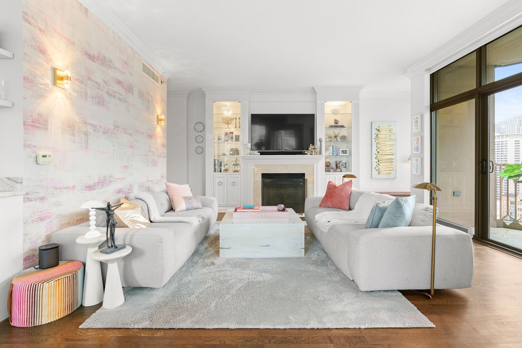 21 E HURON Street 2102, Chicago, IL 60611 — photo 4