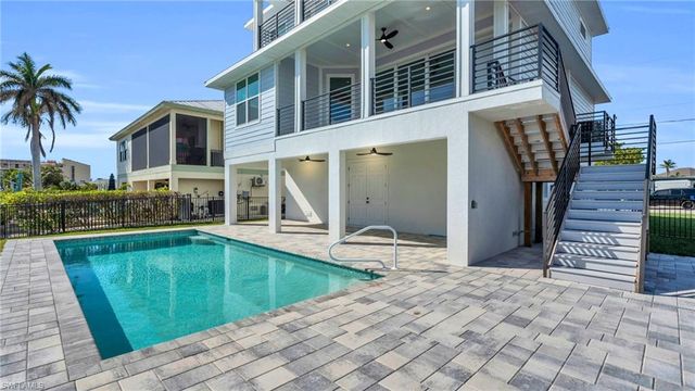 180 Flamingo ST, Fort Myers Beach, FL 33931
