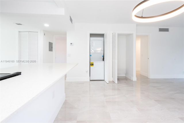 16461 Blatt Blvd 104, Weston, FL 33326