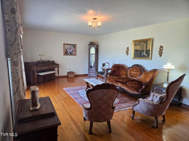 720 North Mohawk Drive, Erwin, TN 37650