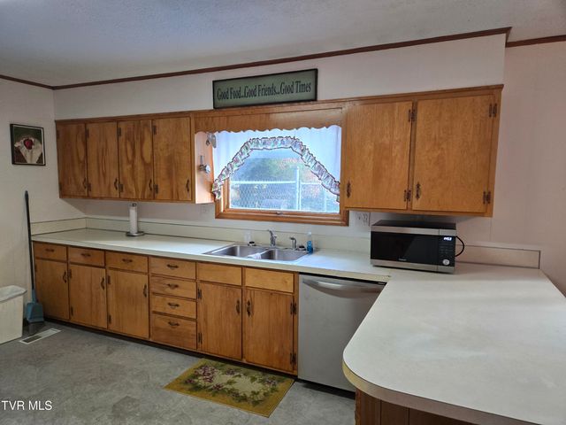 720 North Mohawk Drive, Erwin, TN 37650