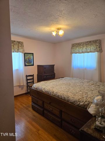 720 North Mohawk Drive, Erwin, TN 37650
