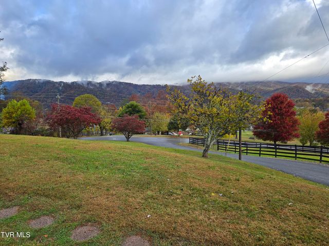720 North Mohawk Drive, Erwin, TN 37650