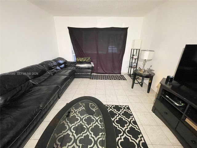 2800 NW 56th Avenue E103, Lauderhill, FL 33313
