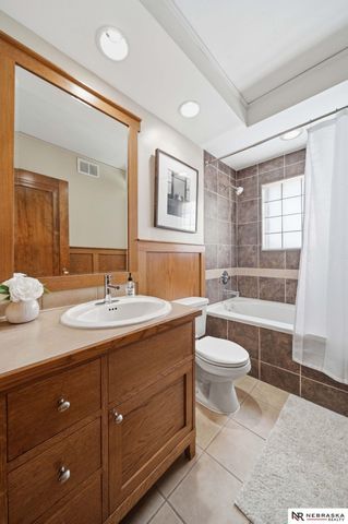 2643 Woodsdale Boulevard, Lincoln, NE 68502