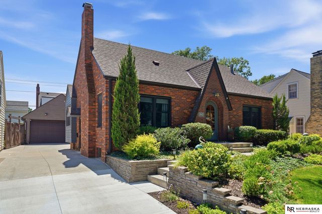 2643 Woodsdale Boulevard, Lincoln, NE 68502