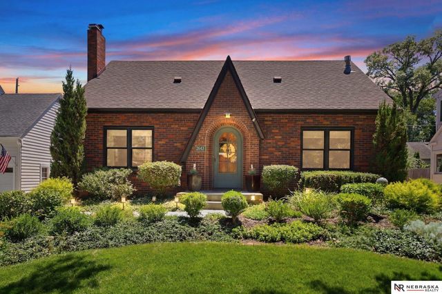 2643 Woodsdale Boulevard, Lincoln, NE 68502