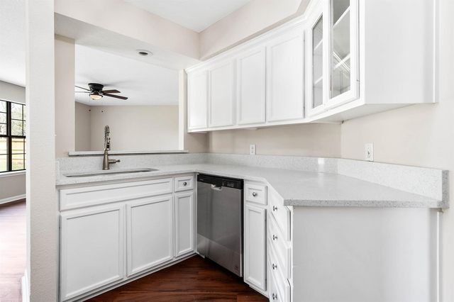 3706 Live Oak Street, Damon, TX 77430