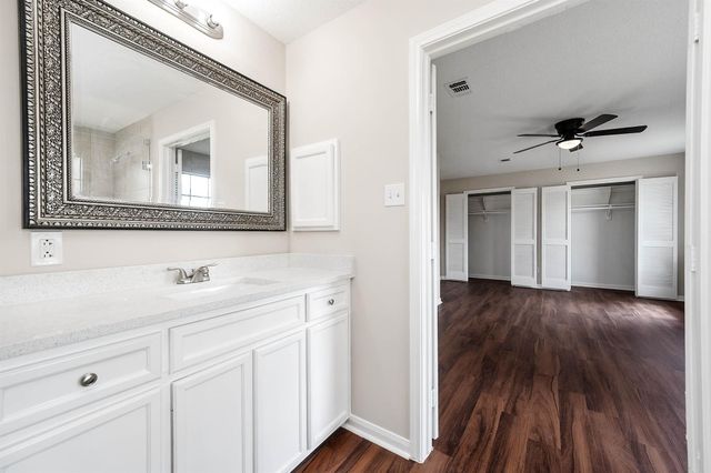 3706 Live Oak Street, Damon, TX 77430