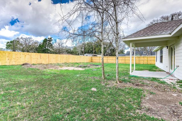 3706 Live Oak Street, Damon, TX 77430