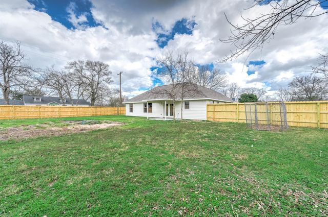 3706 Live Oak Street, Damon, TX 77430