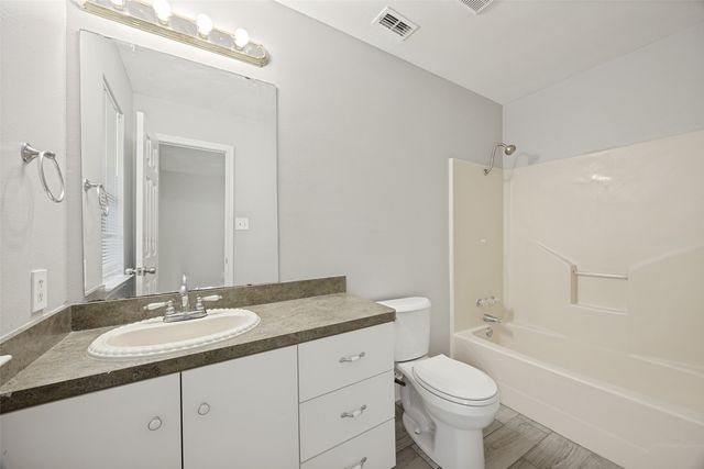 1009 Enlow Circle, Commerce, TX 75428