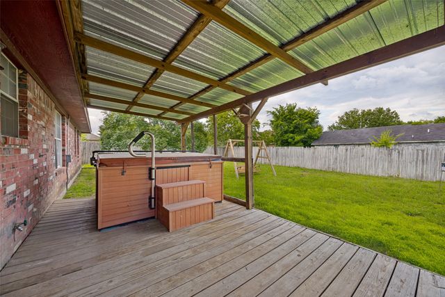 1009 Enlow Circle, Commerce, TX 75428