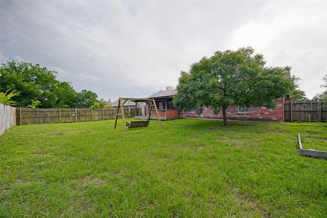 1009 Enlow Circle, Commerce, TX 75428