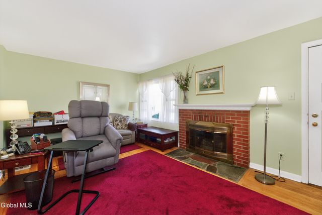 39 E Highland Drive, Guilderland, NY 12203