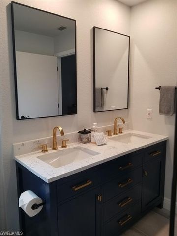 7774 Jewel LN 201, Naples, FL 34109
