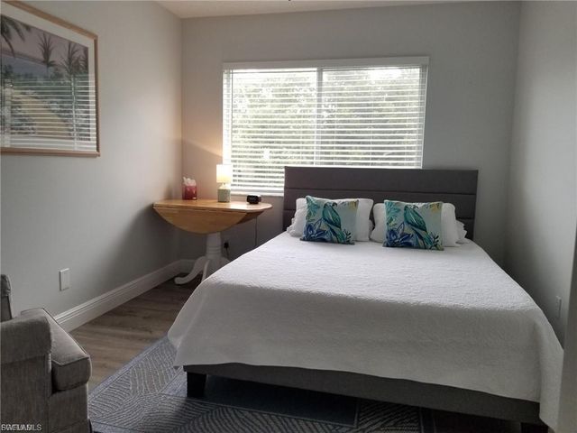 7774 Jewel LN 201, Naples, FL 34109