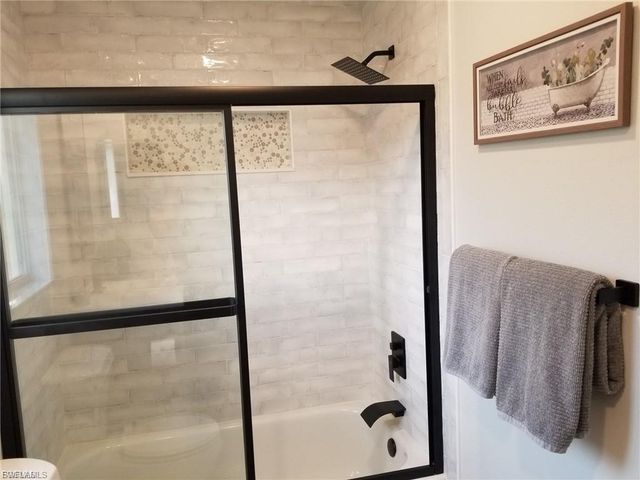 7774 Jewel LN 201, Naples, FL 34109