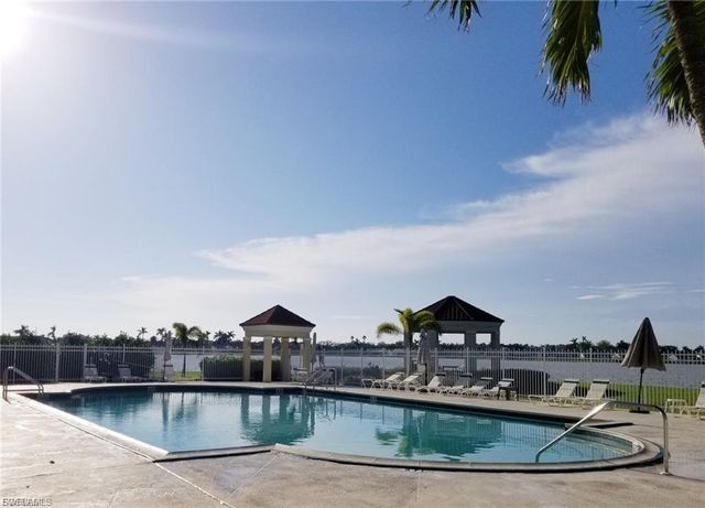 7774 Jewel LN 201, Naples, FL 34109