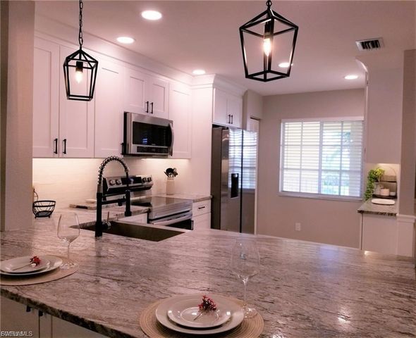 7774 Jewel LN 201, Naples, FL 34109