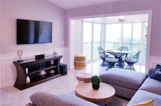 7774 Jewel LN 201, Naples, FL 34109